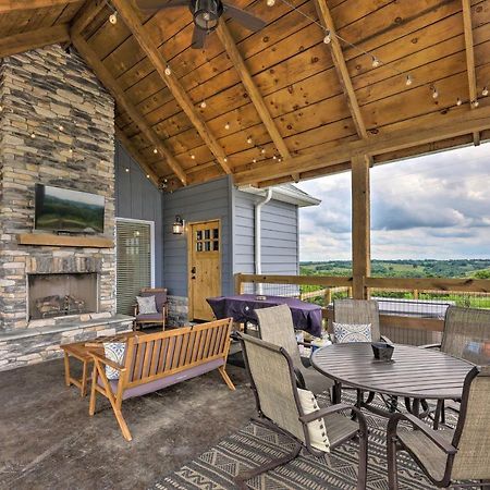 Chic Williamstown Retreat With Pool And Hot Tub! Villa Екстериор снимка