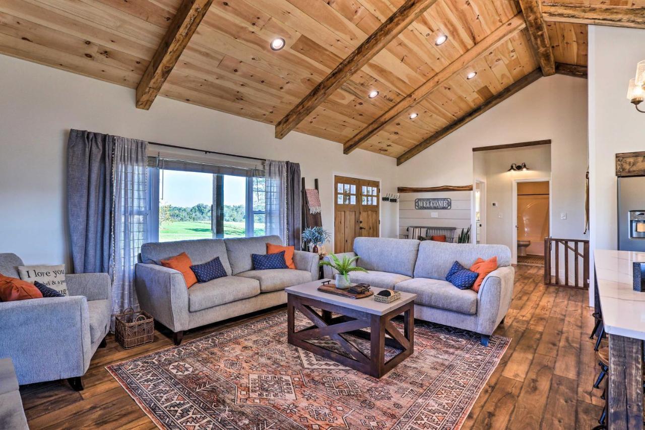 Chic Williamstown Retreat With Pool And Hot Tub! Villa Екстериор снимка