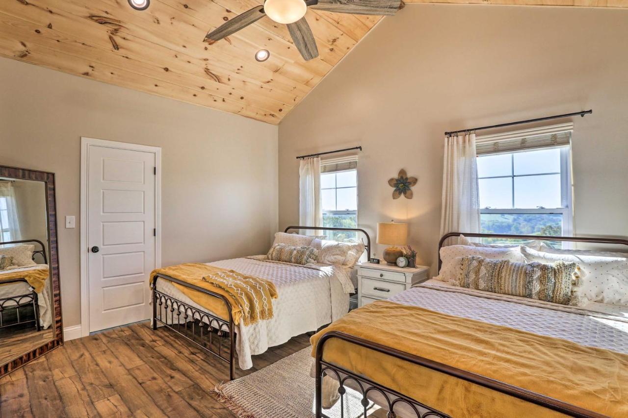Chic Williamstown Retreat With Pool And Hot Tub! Villa Екстериор снимка