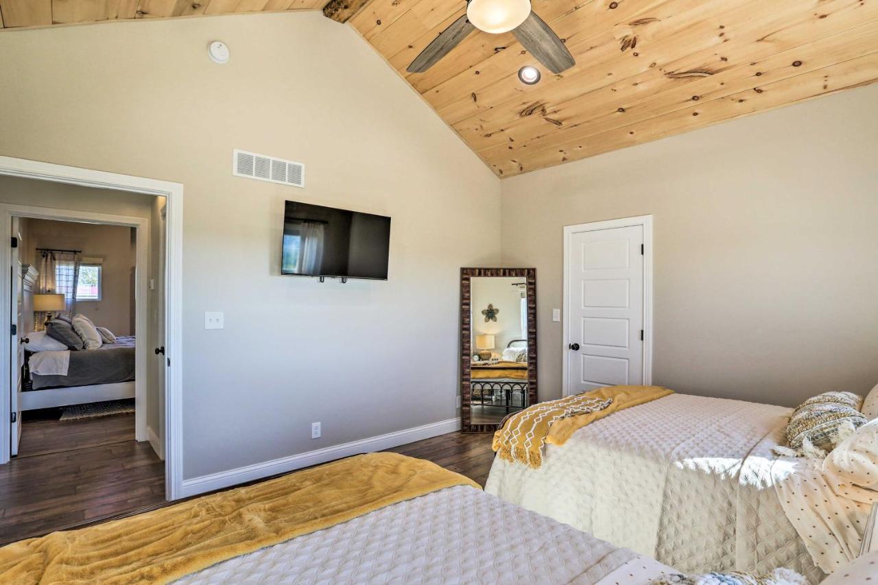 Chic Williamstown Retreat With Pool And Hot Tub! Villa Екстериор снимка