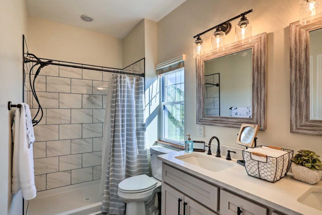 Chic Williamstown Retreat With Pool And Hot Tub! Villa Екстериор снимка