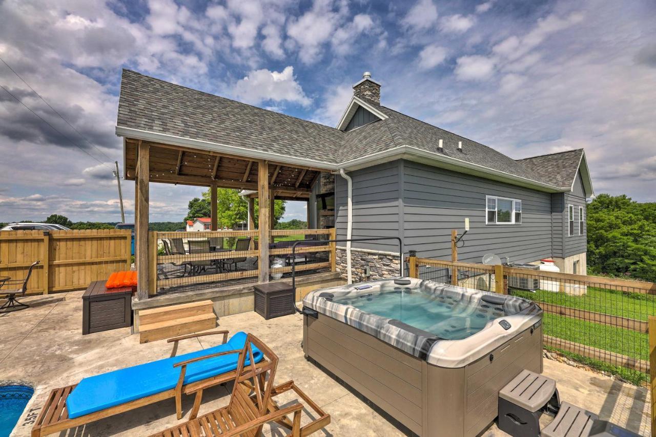 Chic Williamstown Retreat With Pool And Hot Tub! Villa Екстериор снимка