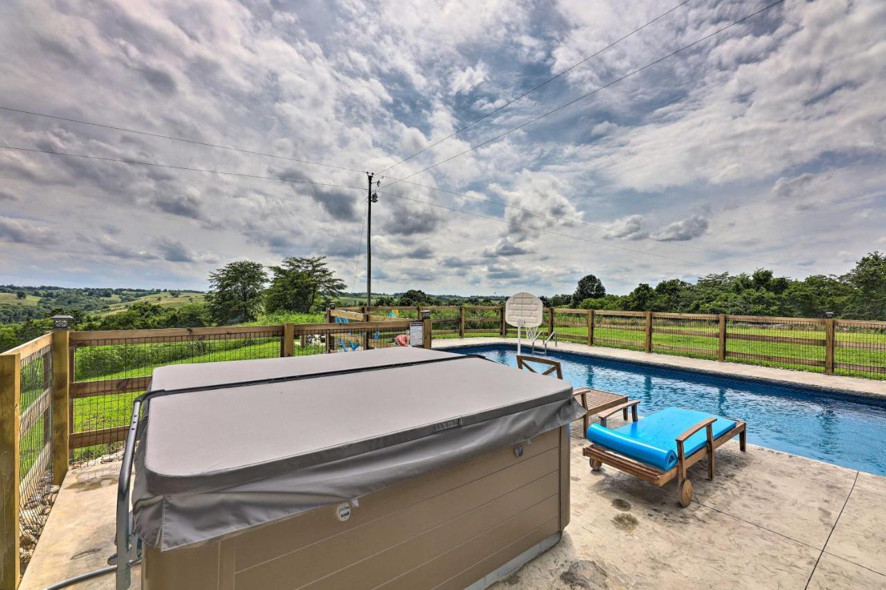 Chic Williamstown Retreat With Pool And Hot Tub! Villa Екстериор снимка
